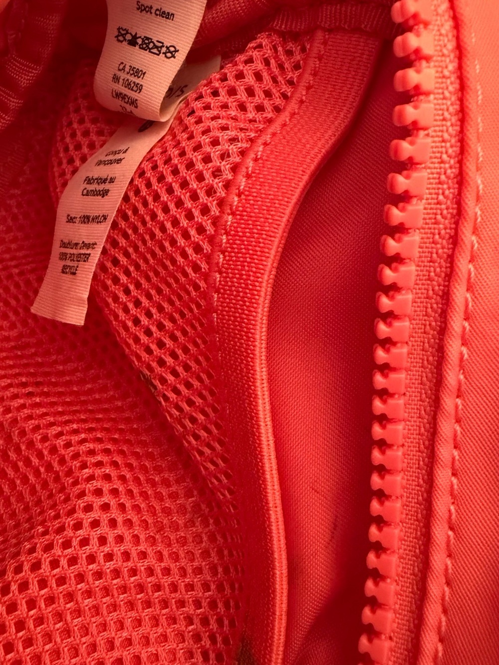 Lululemon Go Getter Pouch raspberry cream. Apricot color. Mini bag - Picture 9 of 9